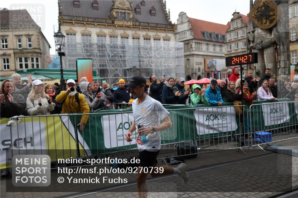 05.10.2025 - 20. swb-Marathon Bremen Yannick Fuchs http://msf.ph/oto/9270739 05.10.2025 12:15:17 Ziel 212 meine-sportfotos.de