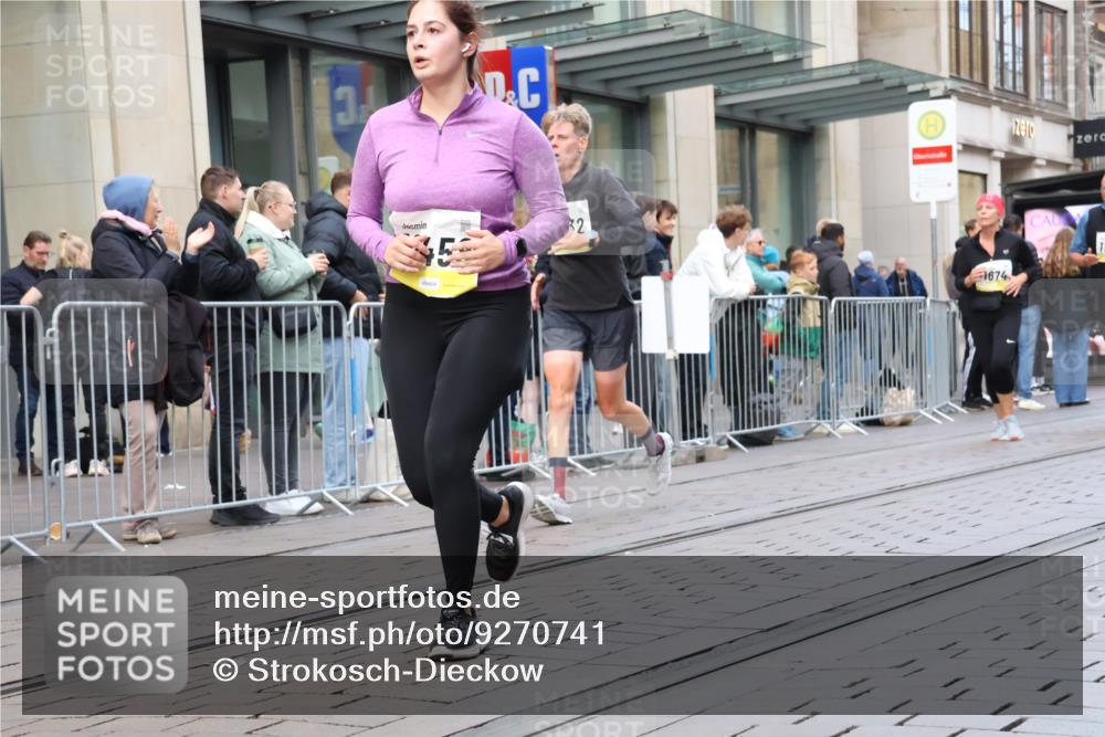 05.10.2025 - 20. swb-Marathon Bremen Strokosch-Dieckow http://msf.ph/oto/9270741 05.10.2025 11:08:42 Ziel 9184, 9466, 9632, 9721, 9774, 9798, 9815, 9853, 9912, 10031, 10087, 10248, 10315, 10458, 10714, 10784, 10840, 11126, 11142, 11379, 11437, 11674, 9184, 9466, 9632, 9721, 9774, 9798, 9815, 9853, 9912, 10031, 10087, 10248, 10315, 10458, 10714, 10784, 10840, 11126, 11142, 11379, 11437, 11674 meine-sportfotos.de