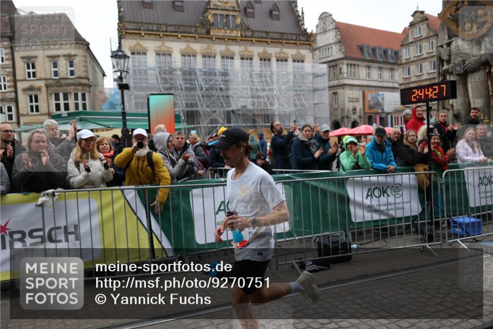 05.10.2025 - 20. swb-Marathon Bremen Yannick Fuchs http://msf.ph/oto/9270751 05.10.2025 12:15:17 Ziel 212 meine-sportfotos.de