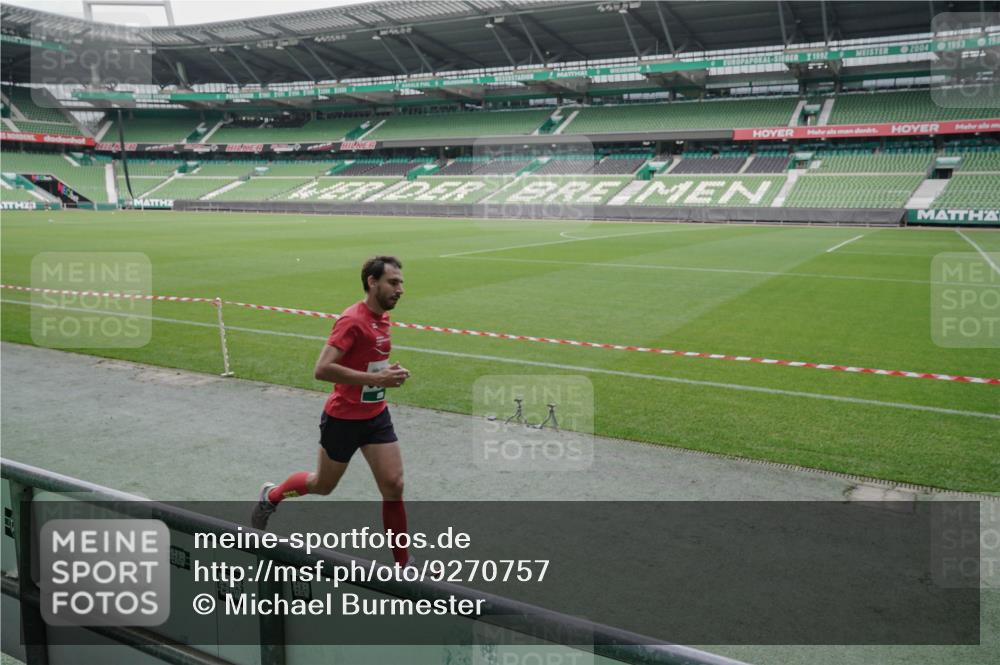 05.10.2025 - 20. swb-Marathon Bremen Michael Burmester http://msf.ph/oto/9270757 05.10.2025 12:42:48 Laufen im Stadion 588, 635, 662, 907, 965, 1105, 1123, 1215, 1265, 1612, 1645, 1763, 1810, 2062, 2068, 2141, 2385, 3153, 3294, 3391, 3705, 4635, 4664, 5028, 5470, 5741, 7405, 7472, 7547, 7764, 8520, 6903 meine-sportfotos.de