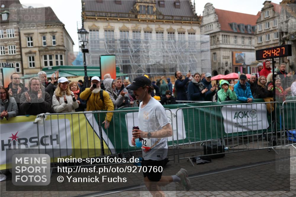 05.10.2025 - 20. swb-Marathon Bremen Yannick Fuchs http://msf.ph/oto/9270760 05.10.2025 12:15:17 Ziel 212 meine-sportfotos.de