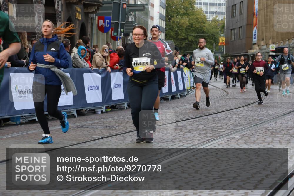 05.10.2025 - 20. swb-Marathon Bremen Strokosch-Dieckow http://msf.ph/oto/9270778 05.10.2025 11:10:15 Ziel 8533, 9734, 9806, 10082, 10189, 10280, 11204, 11261, 11333 meine-sportfotos.de