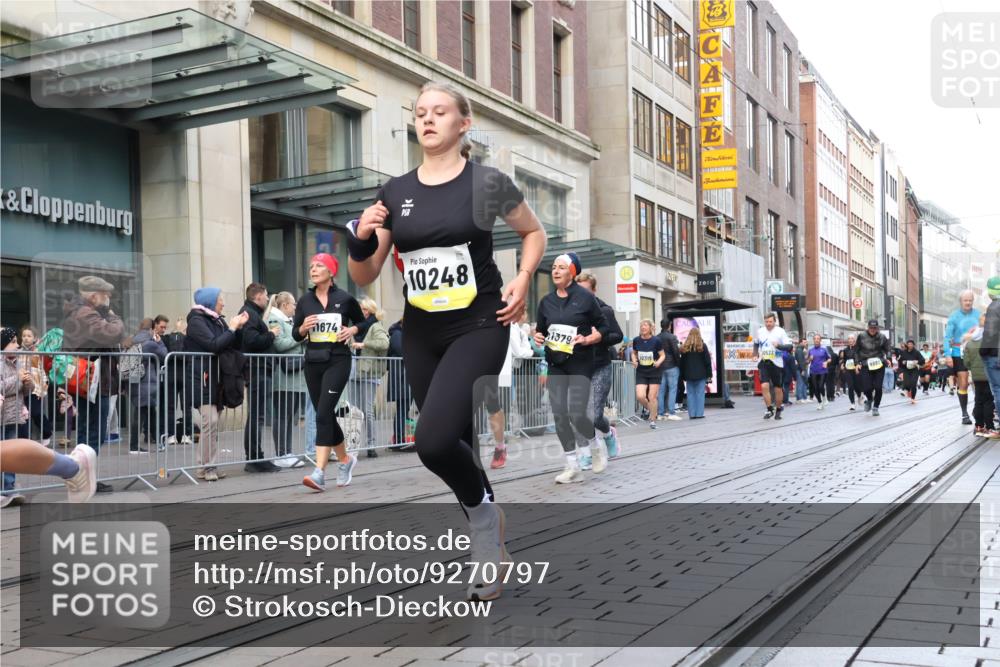 05.10.2025 - 20. swb-Marathon Bremen Strokosch-Dieckow http://msf.ph/oto/9270797 05.10.2025 11:08:45 Ziel 9184, 9466, 9632, 9721, 9774, 9798, 9815, 9912, 10031, 10087, 10248, 10315, 10458, 10522, 10714, 10784, 10840, 11056, 11126, 11142, 11379, 11437, 11530, 11674, 9184, 9466, 9632, 9721, 9774, 9798, 9815, 9912, 10031, 10087, 10248, 10315, 10458, 10522, 10714, 10784, 10840, 11056, 11126, 11142, 11379, 11437, 11530, 11674 meine-sportfotos.de