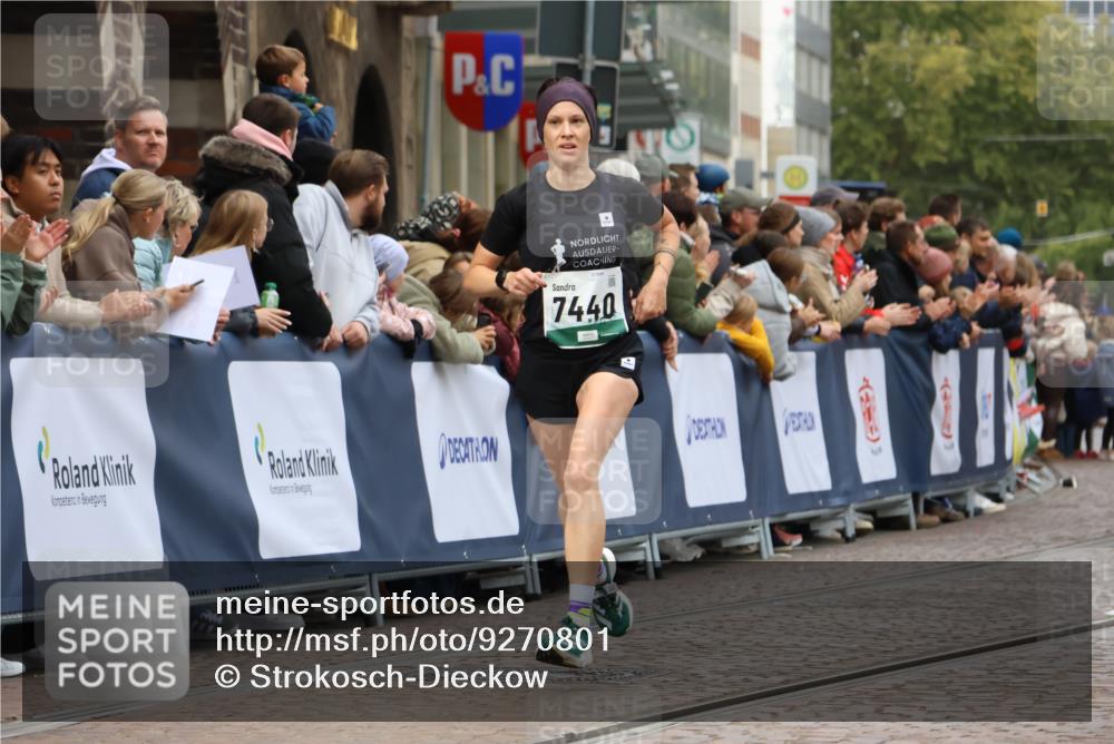 05.10.2025 - 20. swb-Marathon Bremen Strokosch-Dieckow http://msf.ph/oto/9270801 05.10.2025 13:01:46 Ziel 1992, 3218, 6302, 7440 meine-sportfotos.de