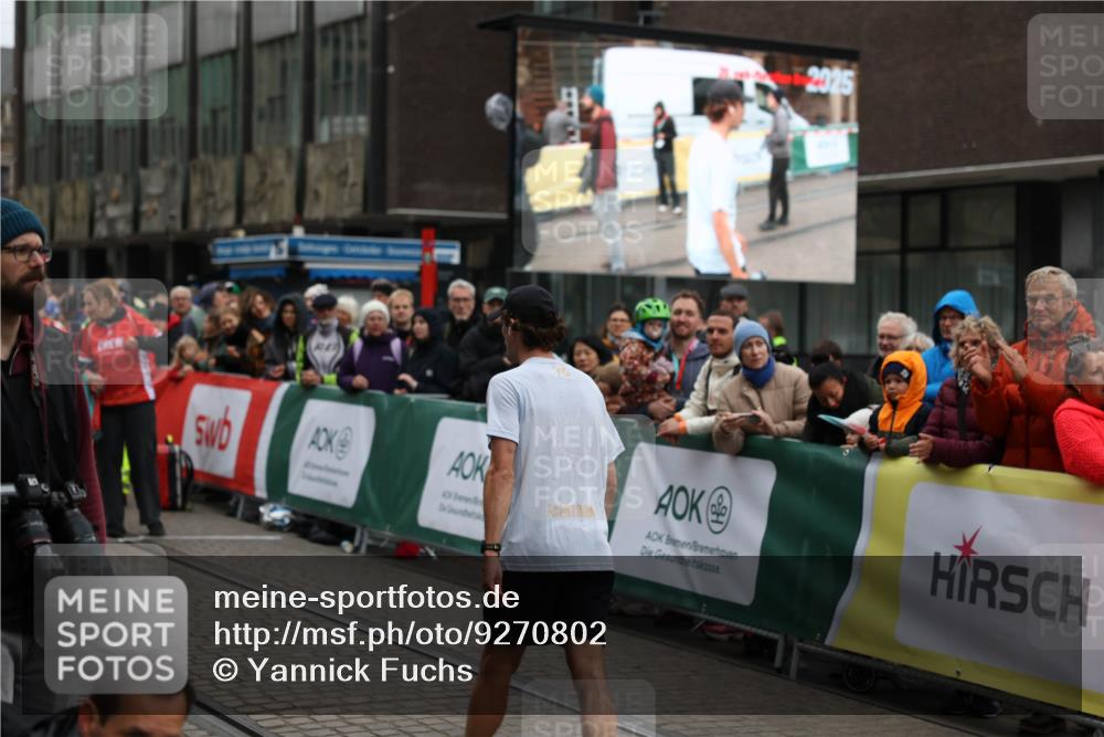 05.10.2025 - 20. swb-Marathon Bremen Yannick Fuchs http://msf.ph/oto/9270802 05.10.2025 12:15:22 Ziel  meine-sportfotos.de