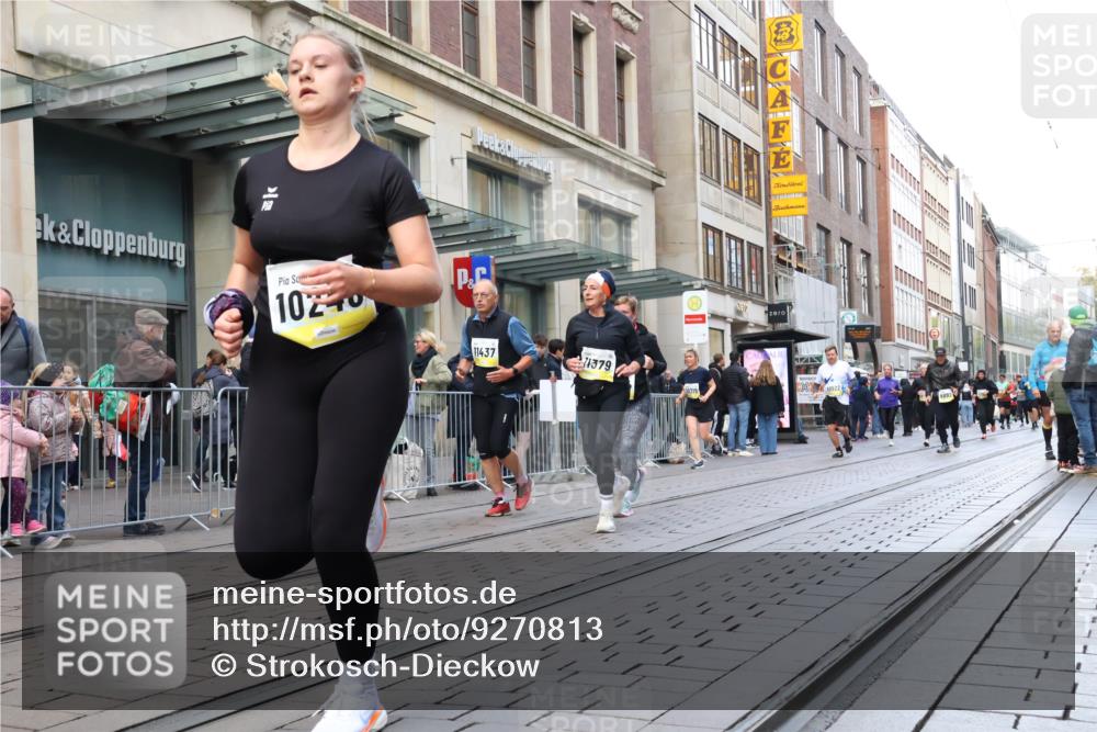 05.10.2025 - 20. swb-Marathon Bremen Strokosch-Dieckow http://msf.ph/oto/9270813 05.10.2025 11:08:46 Ziel 9184, 9466, 9632, 9774, 9798, 9815, 9912, 10031, 10087, 10248, 10315, 10458, 10522, 10714, 10784, 10840, 11056, 11126, 11142, 11379, 11437, 11530, 11674, 9184, 9466, 9632, 9774, 9798, 9815, 9912, 10031, 10087, 10248, 10315, 10458, 10522, 10714, 10784, 10840, 11056, 11126, 11142, 11379, 11437, 11530, 11674 meine-sportfotos.de