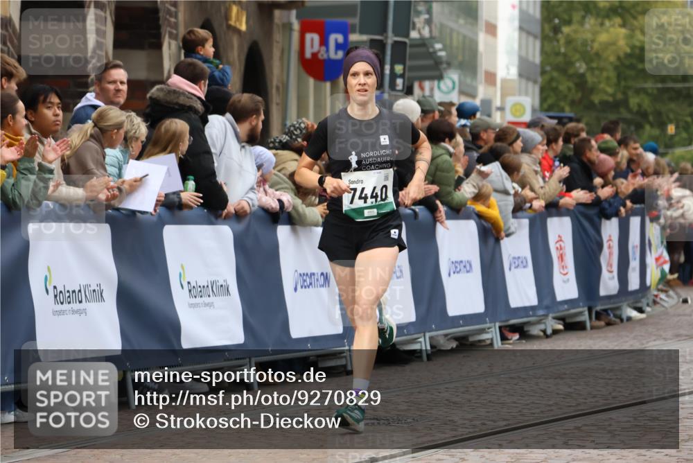 05.10.2025 - 20. swb-Marathon Bremen Strokosch-Dieckow http://msf.ph/oto/9270829 05.10.2025 13:01:46 Ziel 1992, 3218, 6302, 7440 meine-sportfotos.de