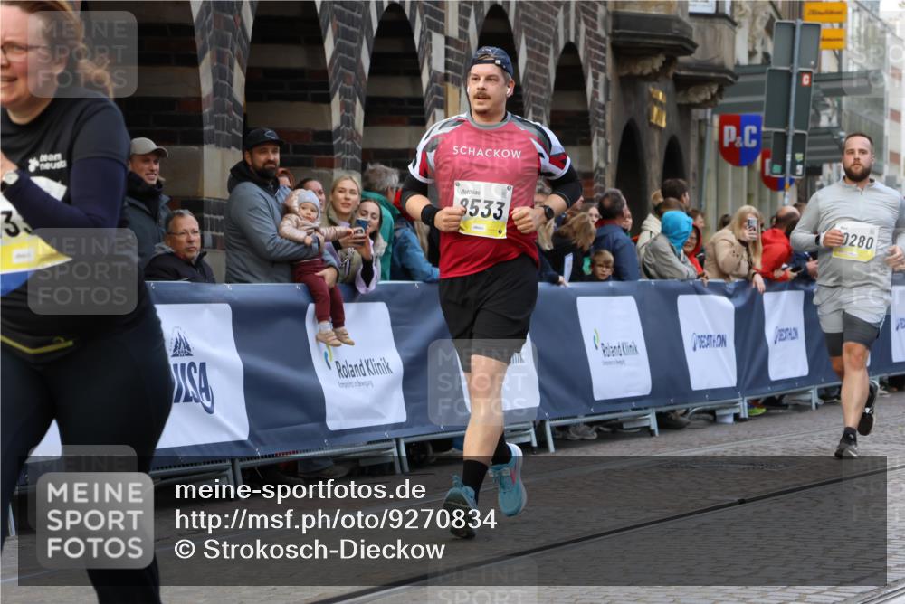 05.10.2025 - 20. swb-Marathon Bremen Strokosch-Dieckow http://msf.ph/oto/9270834 05.10.2025 11:10:18 Ziel 8533, 9734, 9806, 10189, 10280, 11333, 11388 meine-sportfotos.de