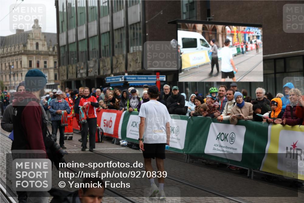 05.10.2025 - 20. swb-Marathon Bremen Yannick Fuchs http://msf.ph/oto/9270839 05.10.2025 12:15:23 Ziel  meine-sportfotos.de
