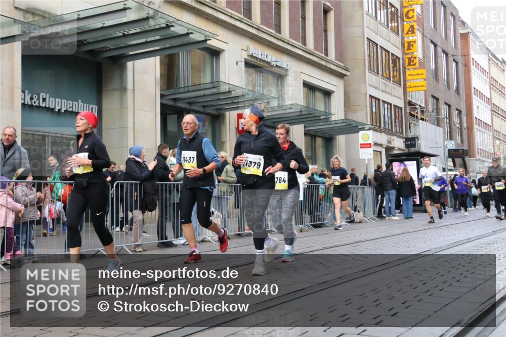 05.10.2025 - 20. swb-Marathon Bremen Strokosch-Dieckow http://msf.ph/oto/9270840 05.10.2025 11:08:46 Ziel 9184, 9466, 9632, 9774, 9798, 9815, 9912, 10031, 10087, 10248, 10315, 10458, 10522, 10714, 10784, 10840, 11056, 11126, 11142, 11379, 11437, 11530, 11674, 9184, 9466, 9632, 9774, 9798, 9815, 9912, 10031, 10087, 10248, 10315, 10458, 10522, 10714, 10784, 10840, 11056, 11126, 11142, 11379, 11437, 11530, 11674 meine-sportfotos.de