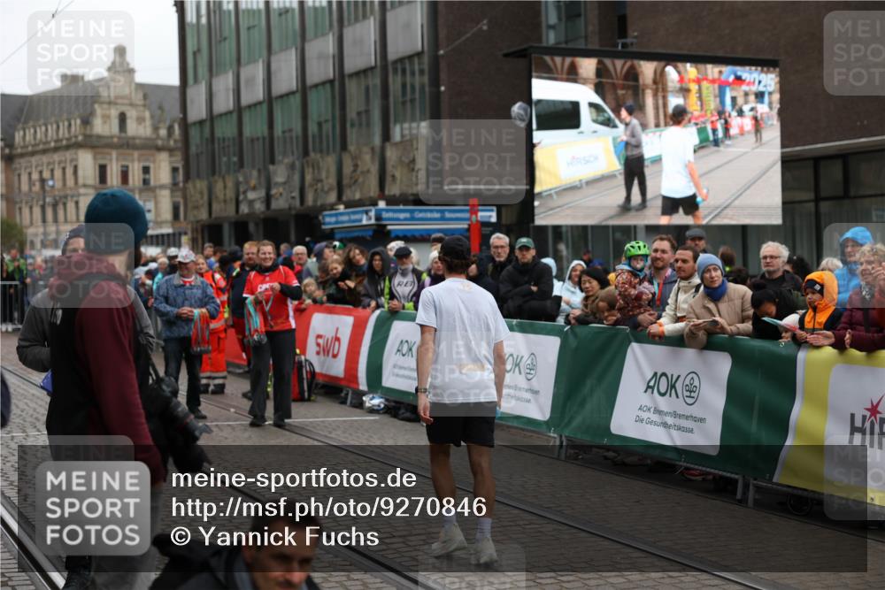 05.10.2025 - 20. swb-Marathon Bremen Yannick Fuchs http://msf.ph/oto/9270846 05.10.2025 12:15:23 Ziel  meine-sportfotos.de