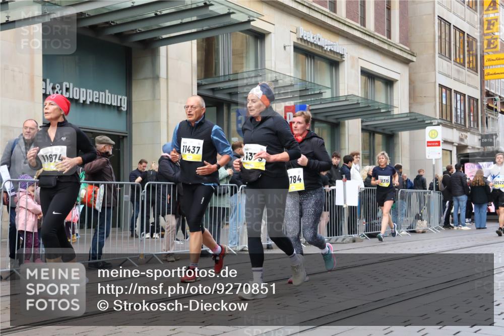 05.10.2025 - 20. swb-Marathon Bremen Strokosch-Dieckow http://msf.ph/oto/9270851 05.10.2025 11:08:47 Ziel 9184, 9466, 9632, 9774, 9798, 9815, 9912, 10031, 10087, 10248, 10295, 10315, 10458, 10522, 10714, 10784, 10840, 11056, 11126, 11142, 11379, 11437, 11530, 11674, 9184, 9466, 9632, 9774, 9798, 9815, 9912, 10031, 10087, 10248, 10295, 10315, 10458, 10522, 10714, 10784, 10840, 11056, 11126, 11142, 11379, 11437, 11530, 11674 meine-sportfotos.de