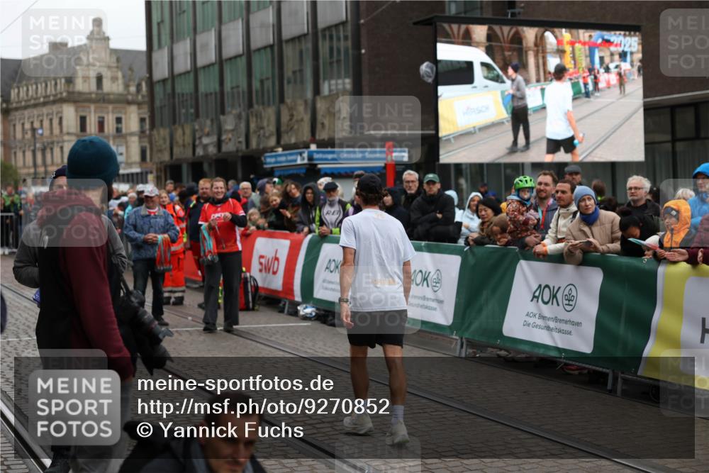 05.10.2025 - 20. swb-Marathon Bremen Yannick Fuchs http://msf.ph/oto/9270852 05.10.2025 12:15:23 Ziel  meine-sportfotos.de