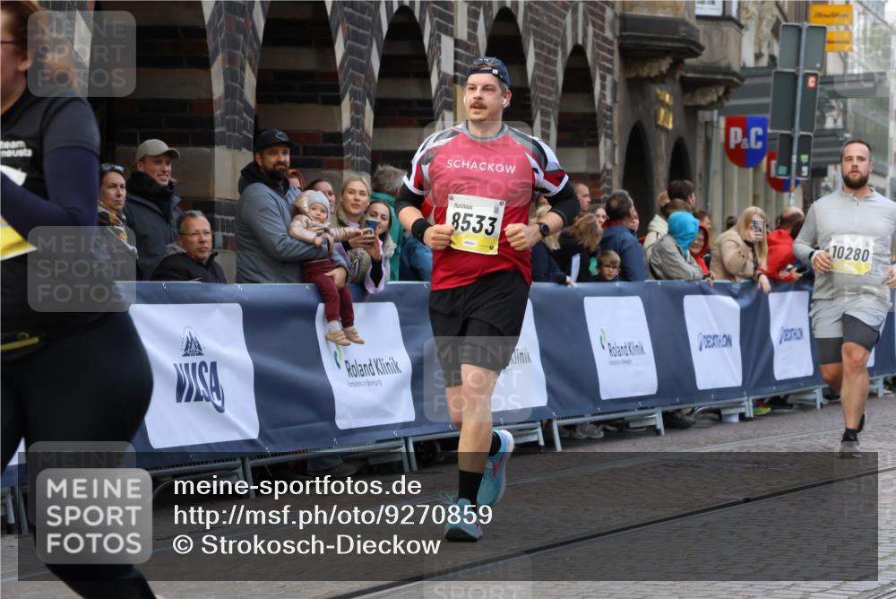 05.10.2025 - 20. swb-Marathon Bremen Strokosch-Dieckow http://msf.ph/oto/9270859 05.10.2025 11:10:18 Ziel 8533, 9734, 9806, 10189, 10280, 11333, 11388 meine-sportfotos.de