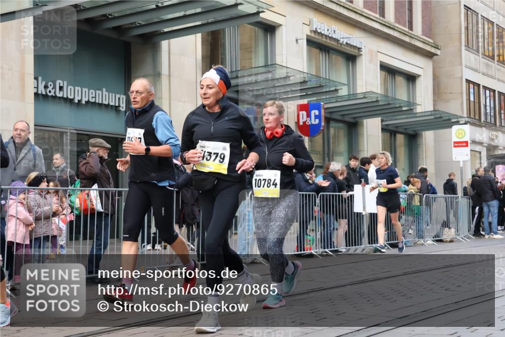 05.10.2025 - 20. swb-Marathon Bremen Strokosch-Dieckow http://msf.ph/oto/9270865 05.10.2025 11:08:47 Ziel 9184, 9466, 9632, 9774, 9798, 9815, 9912, 10031, 10087, 10248, 10295, 10315, 10458, 10522, 10714, 10784, 10840, 11056, 11126, 11142, 11379, 11437, 11530, 11674, 9184, 9466, 9632, 9774, 9798, 9815, 9912, 10031, 10087, 10248, 10295, 10315, 10458, 10522, 10714, 10784, 10840, 11056, 11126, 11142, 11379, 11437, 11530, 11674 meine-sportfotos.de