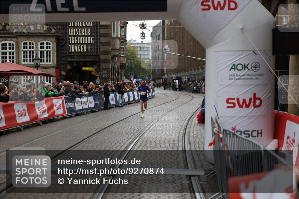05.10.2025 - 20. swb-Marathon Bremen Yannick Fuchs http://msf.ph/oto/9270874 05.10.2025 12:15:40 Ziel 12 meine-sportfotos.de