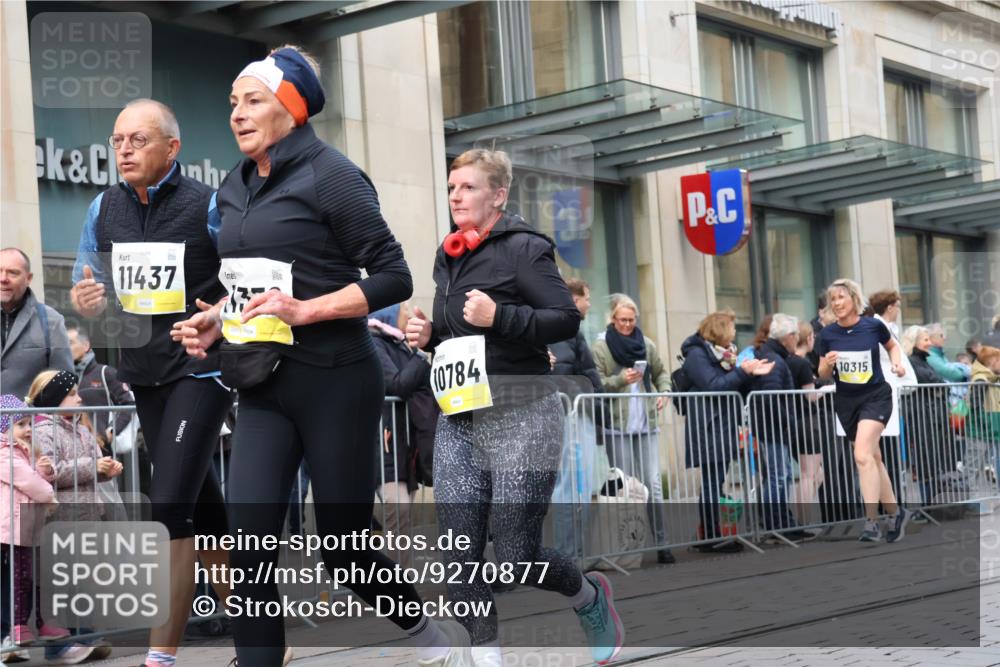 05.10.2025 - 20. swb-Marathon Bremen Strokosch-Dieckow http://msf.ph/oto/9270877 05.10.2025 11:08:47 Ziel 9184, 9466, 9632, 9774, 9798, 9815, 9912, 10031, 10087, 10248, 10295, 10315, 10458, 10522, 10714, 10784, 10840, 11056, 11126, 11142, 11379, 11437, 11530, 11674, 9184, 9466, 9632, 9774, 9798, 9815, 9912, 10031, 10087, 10248, 10295, 10315, 10458, 10522, 10714, 10784, 10840, 11056, 11126, 11142, 11379, 11437, 11530, 11674 meine-sportfotos.de
