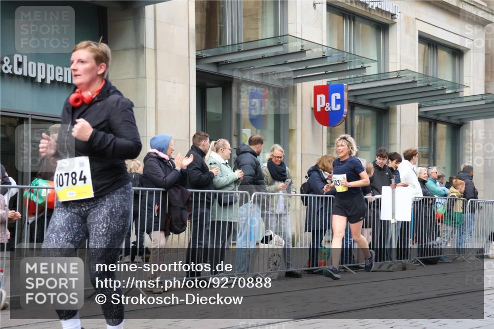 05.10.2025 - 20. swb-Marathon Bremen Strokosch-Dieckow http://msf.ph/oto/9270888 05.10.2025 11:08:48 Ziel 9466, 9632, 9774, 9798, 9815, 9912, 10031, 10087, 10248, 10295, 10315, 10458, 10522, 10714, 10784, 10840, 11056, 11126, 11142, 11379, 11437, 11530, 11674, 9466, 9632, 9774, 9798, 9815, 9912, 10031, 10087, 10248, 10295, 10315, 10458, 10522, 10714, 10784, 10840, 11056, 11126, 11142, 11379, 11437, 11530, 11674 meine-sportfotos.de