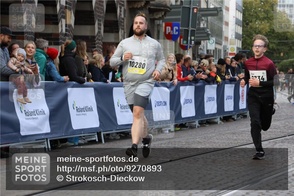 05.10.2025 - 20. swb-Marathon Bremen Strokosch-Dieckow http://msf.ph/oto/9270893 05.10.2025 11:10:19 Ziel 8225, 8533, 9734, 9895, 10189, 10280, 10288, 10552, 11333, 11388 meine-sportfotos.de