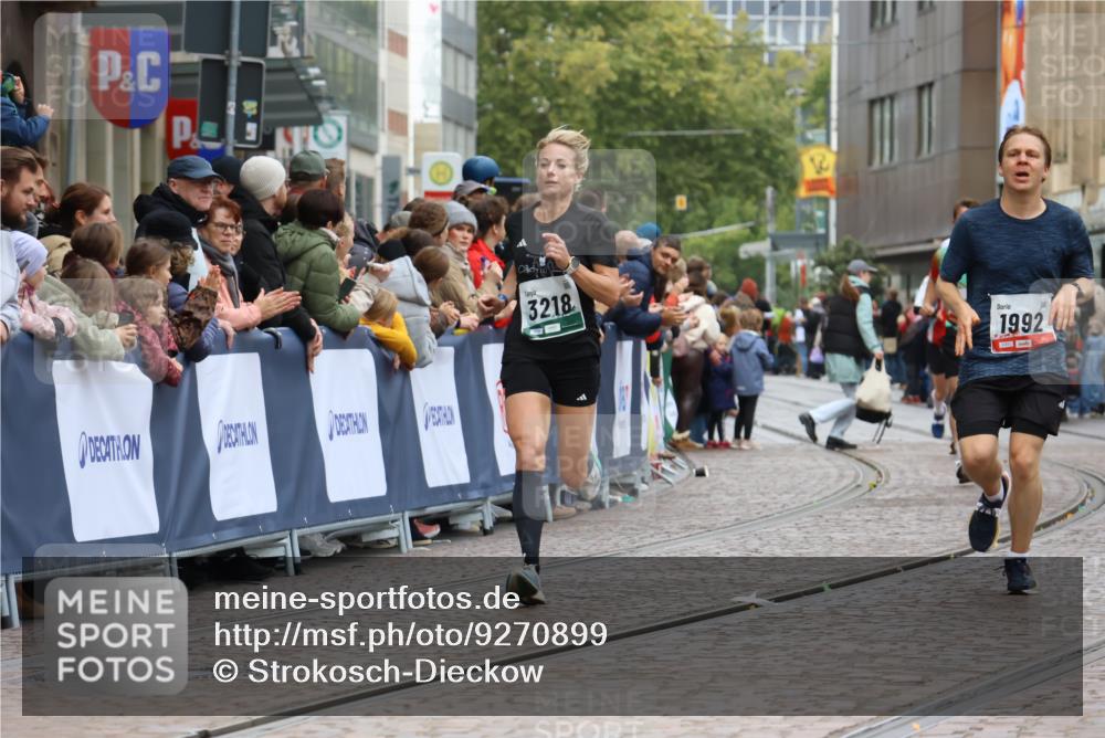 05.10.2025 - 20. swb-Marathon Bremen Strokosch-Dieckow http://msf.ph/oto/9270899 05.10.2025 13:01:49 Ziel 1992, 2062, 3218, 7440 meine-sportfotos.de