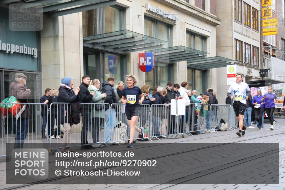 05.10.2025 - 20. swb-Marathon Bremen Strokosch-Dieckow http://msf.ph/oto/9270902 05.10.2025 11:08:48 Ziel 9466, 9632, 9774, 9798, 9815, 9912, 10031, 10087, 10248, 10295, 10315, 10458, 10522, 10714, 10784, 10840, 11056, 11126, 11142, 11379, 11437, 11530, 11674, 9466, 9632, 9774, 9798, 9815, 9912, 10031, 10087, 10248, 10295, 10315, 10458, 10522, 10714, 10784, 10840, 11056, 11126, 11142, 11379, 11437, 11530, 11674 meine-sportfotos.de