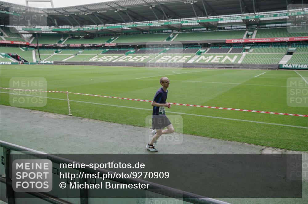 05.10.2025 - 20. swb-Marathon Bremen Michael Burmester http://msf.ph/oto/9270909 05.10.2025 12:43:06 Laufen im Stadion 588, 628, 662, 965, 1105, 1123, 1215, 1265, 1612, 1641, 1645, 1652, 1745, 1810, 2062, 2068, 2141, 2385, 3294, 3391, 3580, 3705, 4664, 5028, 5231, 5470, 5741, 5815, 6224, 6423, 7269, 7405, 7472, 7498, 7547, 7668, 7764, 8053, 8520, 635, 907, 1763, 3153, 4635 meine-sportfotos.de
