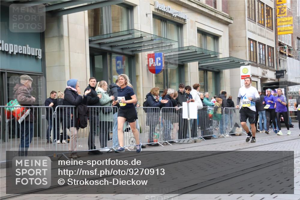 05.10.2025 - 20. swb-Marathon Bremen Strokosch-Dieckow http://msf.ph/oto/9270913 05.10.2025 11:08:48 Ziel 9466, 9632, 9774, 9798, 9815, 9912, 10031, 10087, 10248, 10295, 10315, 10458, 10522, 10714, 10784, 10840, 11056, 11126, 11142, 11379, 11437, 11530, 11674, 9466, 9632, 9774, 9798, 9815, 9912, 10031, 10087, 10248, 10295, 10315, 10458, 10522, 10714, 10784, 10840, 11056, 11126, 11142, 11379, 11437, 11530, 11674 meine-sportfotos.de
