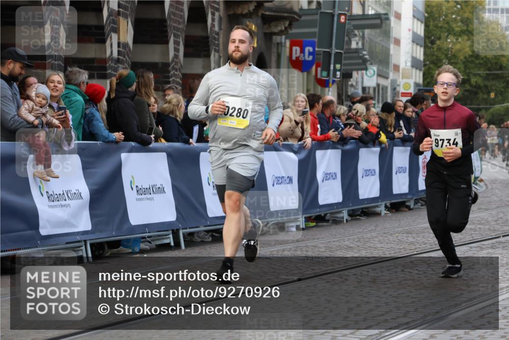 05.10.2025 - 20. swb-Marathon Bremen Strokosch-Dieckow http://msf.ph/oto/9270926 05.10.2025 11:10:19 Ziel 8225, 8533, 9734, 9895, 10189, 10280, 10288, 10552, 11333, 11388 meine-sportfotos.de