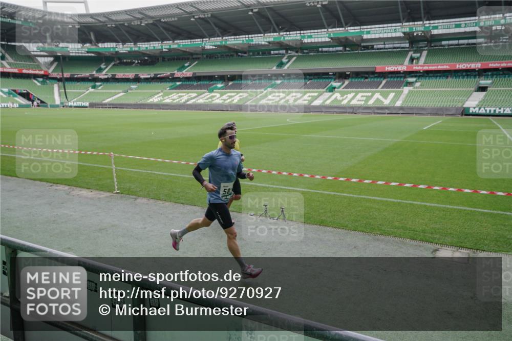 05.10.2025 - 20. swb-Marathon Bremen Michael Burmester http://msf.ph/oto/9270927 05.10.2025 12:43:09 Laufen im Stadion 577, 588, 628, 662, 965, 1105, 1123, 1215, 1265, 1612, 1641, 1645, 1652, 1745, 1810, 2062, 2068, 2141, 2385, 3294, 3391, 3580, 3705, 4664, 5028, 5231, 5470, 5741, 5815, 6224, 6423, 7269, 7405, 7472, 7498, 7547, 7668, 7764, 7816, 7834, 8053, 8520, 635, 907, 1763, 3153, 4635 meine-sportfotos.de