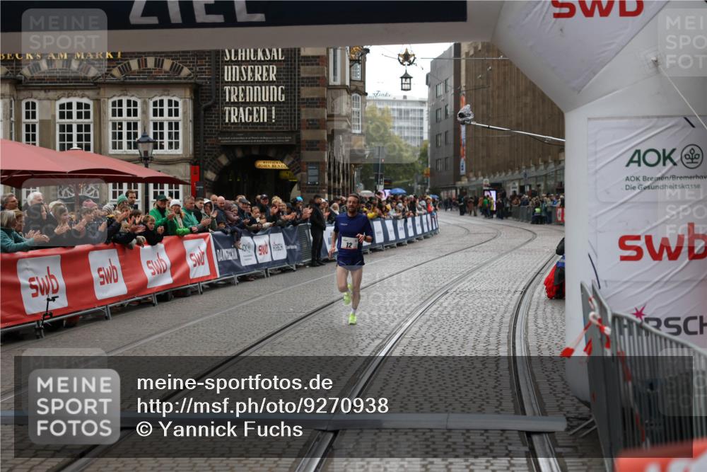 05.10.2025 - 20. swb-Marathon Bremen Yannick Fuchs http://msf.ph/oto/9270938 05.10.2025 12:15:42 Ziel 12 meine-sportfotos.de