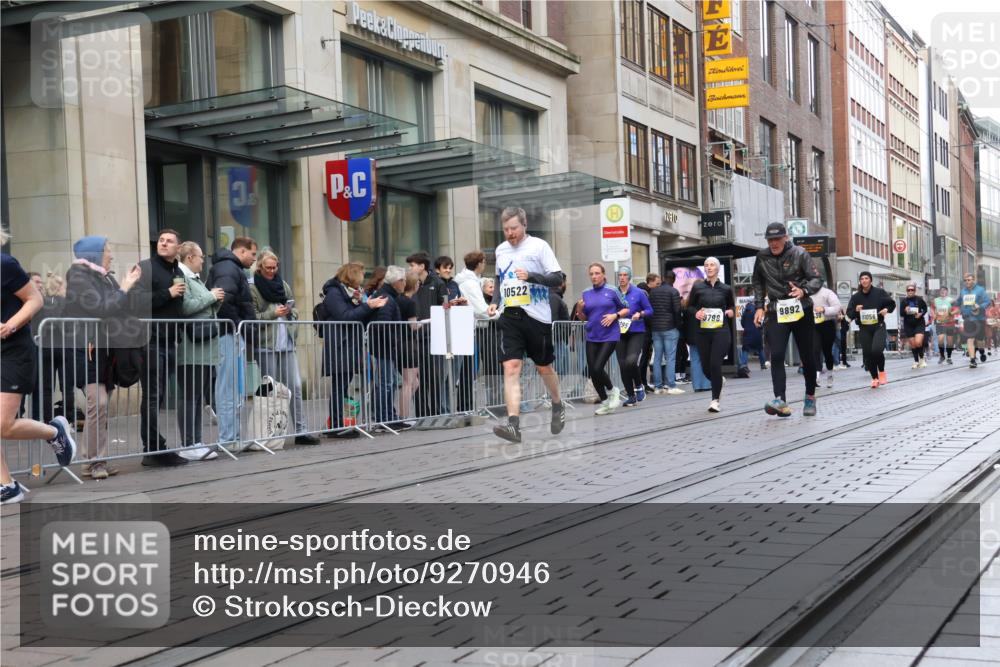 05.10.2025 - 20. swb-Marathon Bremen Strokosch-Dieckow http://msf.ph/oto/9270946 05.10.2025 11:08:49 Ziel 9466, 9632, 9774, 9798, 9815, 9848, 9892, 9912, 10031, 10087, 10248, 10295, 10315, 10458, 10522, 10714, 10784, 10840, 11056, 11126, 11142, 11379, 11437, 11530, 11674, 9466, 9632, 9774, 9798, 9815, 9848, 9892, 9912, 10031, 10087, 10248, 10295, 10315, 10458, 10522, 10714, 10784, 10840, 11056, 11126, 11142, 11379, 11437, 11530, 11674 meine-sportfotos.de