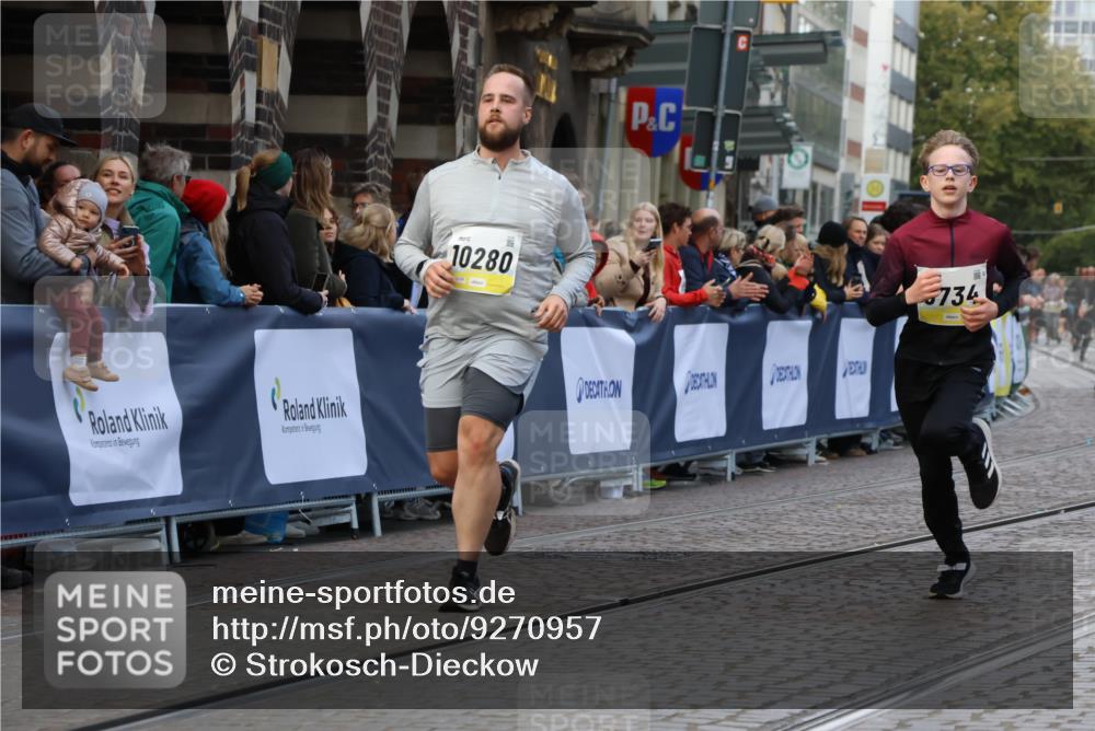 05.10.2025 - 20. swb-Marathon Bremen Strokosch-Dieckow http://msf.ph/oto/9270957 05.10.2025 11:10:19 Ziel 8225, 8533, 9734, 9895, 10189, 10280, 10288, 10552, 11333, 11388 meine-sportfotos.de