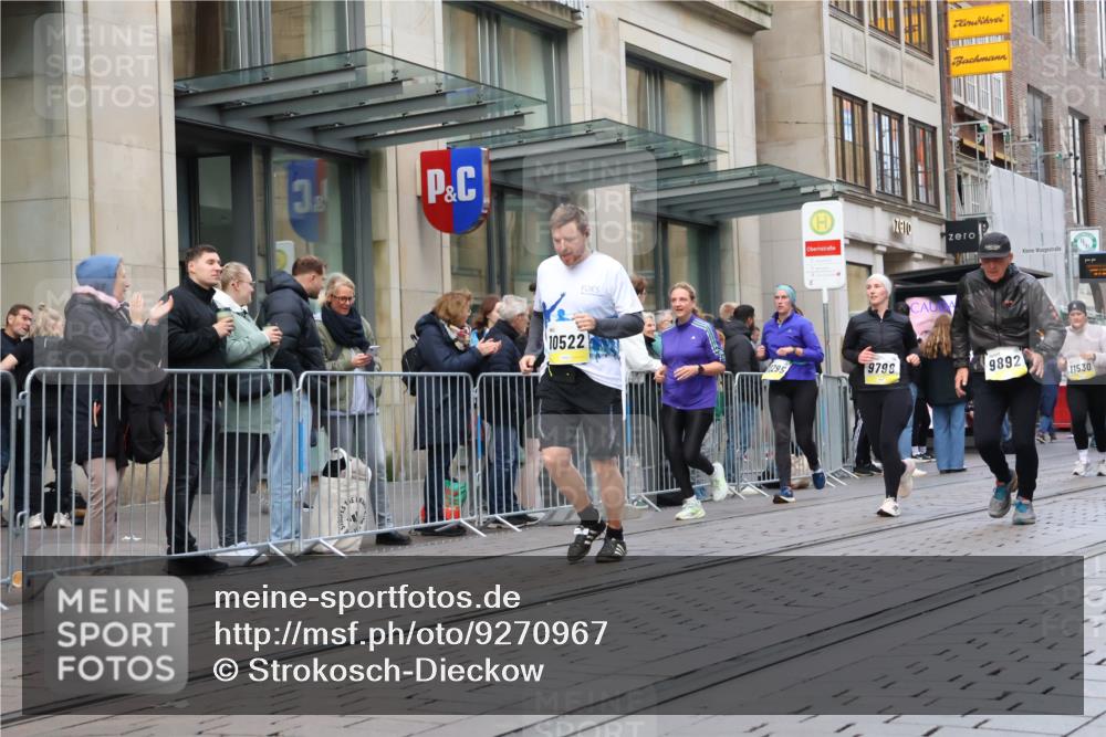 05.10.2025 - 20. swb-Marathon Bremen Strokosch-Dieckow http://msf.ph/oto/9270967 05.10.2025 11:08:50 Ziel 9466, 9632, 9774, 9798, 9815, 9848, 9892, 10031, 10087, 10295, 10315, 10458, 10522, 10784, 11056, 11126, 11142, 11379, 11437, 11530, 11674, 9466, 9632, 9774, 9798, 9815, 9848, 9892, 10031, 10087, 10295, 10315, 10458, 10522, 10784, 11056, 11126, 11142, 11379, 11437, 11530, 11674 meine-sportfotos.de