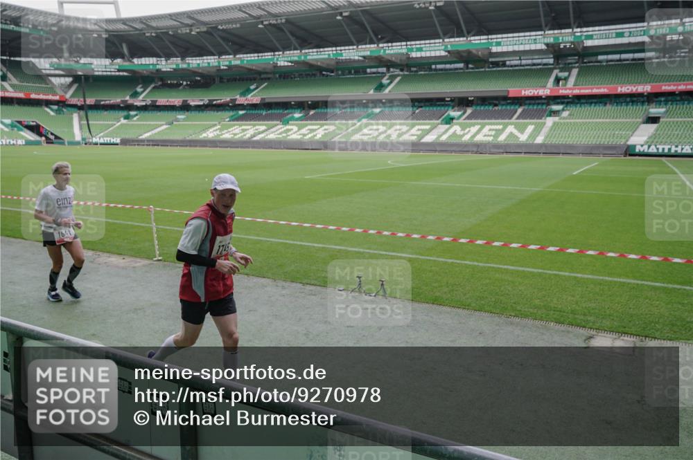 05.10.2025 - 20. swb-Marathon Bremen Michael Burmester http://msf.ph/oto/9270978 05.10.2025 12:43:16 Laufen im Stadion 577, 588, 628, 662, 706, 1105, 1123, 1215, 1265, 1641, 1652, 1745, 1810, 2062, 2141, 2385, 2967, 3391, 3435, 3580, 3705, 4369, 4631, 4664, 4867, 5028, 5231, 5287, 5470, 5495, 5741, 5815, 5988, 6224, 6385, 6423, 6912, 7269, 7472, 7498, 7547, 7668, 7764, 7816, 7834, 8053, 8520, 8593, 9095, 907, 965, 1612, 1645, 2068, 3294, 7405 meine-sportfotos.de