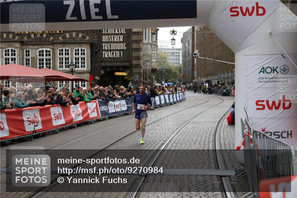 05.10.2025 - 20. swb-Marathon Bremen Yannick Fuchs http://msf.ph/oto/9270984 05.10.2025 12:15:43 Ziel 12 meine-sportfotos.de