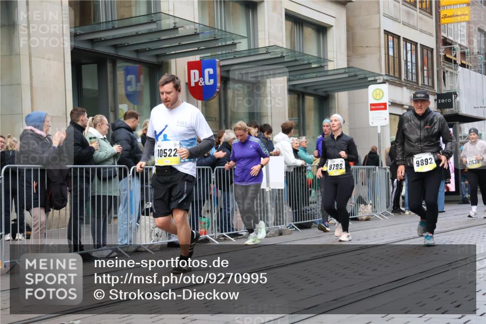 05.10.2025 - 20. swb-Marathon Bremen Strokosch-Dieckow http://msf.ph/oto/9270995 05.10.2025 11:08:51 Ziel 9632, 9798, 9815, 9848, 9892, 10087, 10295, 10315, 10458, 10522, 10784, 11056, 11126, 11142, 11379, 11437, 11530, 11674, 9632, 9798, 9815, 9848, 9892, 10087, 10295, 10315, 10458, 10522, 10784, 11056, 11126, 11142, 11379, 11437, 11530, 11674 meine-sportfotos.de