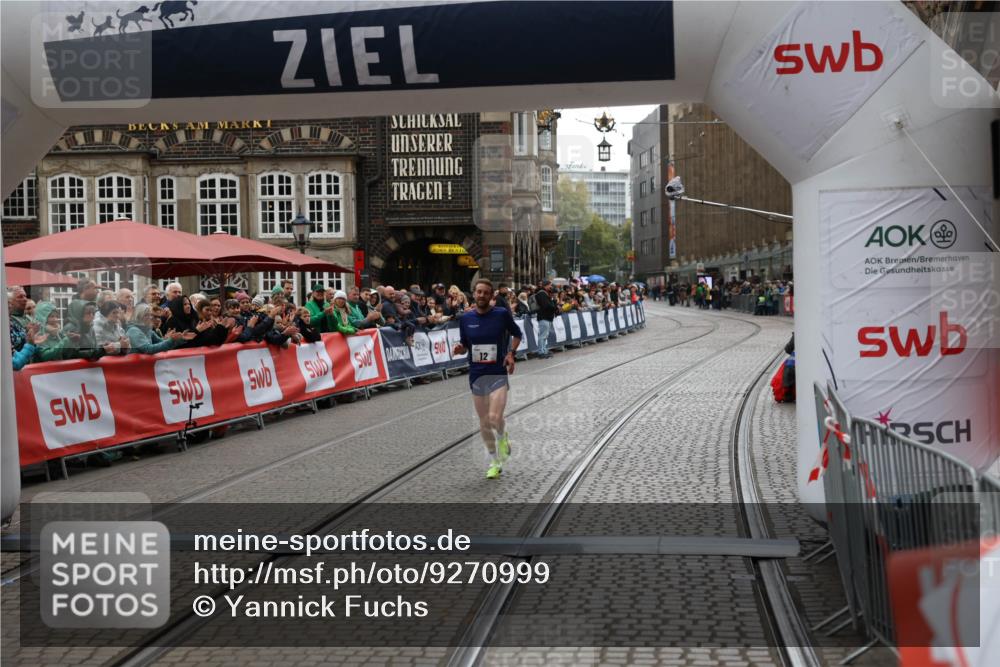 05.10.2025 - 20. swb-Marathon Bremen Yannick Fuchs http://msf.ph/oto/9270999 05.10.2025 12:15:43 Ziel 12 meine-sportfotos.de