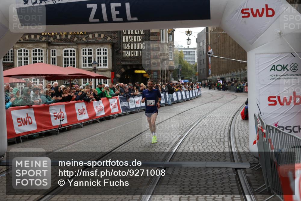 05.10.2025 - 20. swb-Marathon Bremen Yannick Fuchs http://msf.ph/oto/9271008 05.10.2025 12:15:43 Ziel 12 meine-sportfotos.de