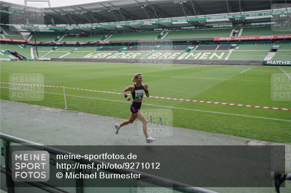 05.10.2025 - 20. swb-Marathon Bremen Michael Burmester http://msf.ph/oto/9271012 05.10.2025 12:43:18 Laufen im Stadion 577, 588, 628, 662, 706, 1105, 1123, 1215, 1265, 1641, 1652, 1745, 1810, 2062, 2141, 2385, 2967, 3391, 3435, 3580, 3705, 4369, 4631, 4664, 4867, 5028, 5231, 5287, 5470, 5495, 5741, 5815, 5988, 6224, 6385, 6423, 6912, 7269, 7472, 7498, 7547, 7668, 7764, 7816, 7834, 8053, 8520, 8593, 9095, 907, 965, 1612, 1645, 2068, 3294, 7405 meine-sportfotos.de