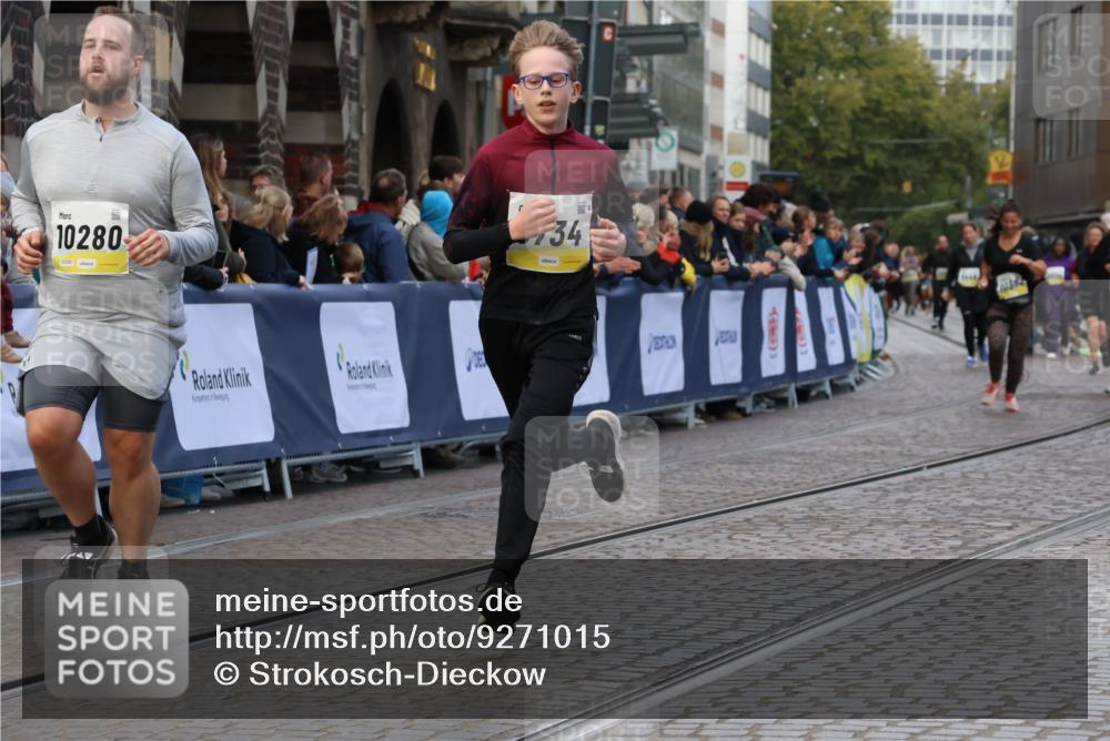 05.10.2025 - 20. swb-Marathon Bremen Strokosch-Dieckow http://msf.ph/oto/9271015 05.10.2025 11:10:20 Ziel 8225, 8533, 9734, 9895, 10189, 10280, 10288, 10552, 11333, 11388 meine-sportfotos.de
