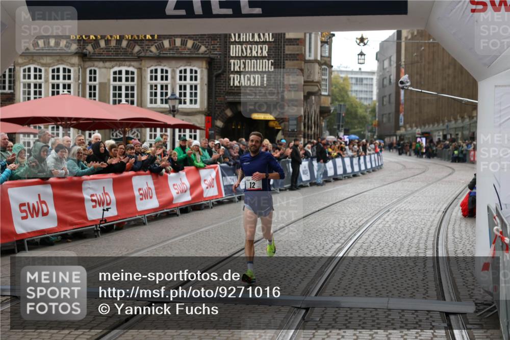 05.10.2025 - 20. swb-Marathon Bremen Yannick Fuchs http://msf.ph/oto/9271016 05.10.2025 12:15:44 Ziel 12 meine-sportfotos.de