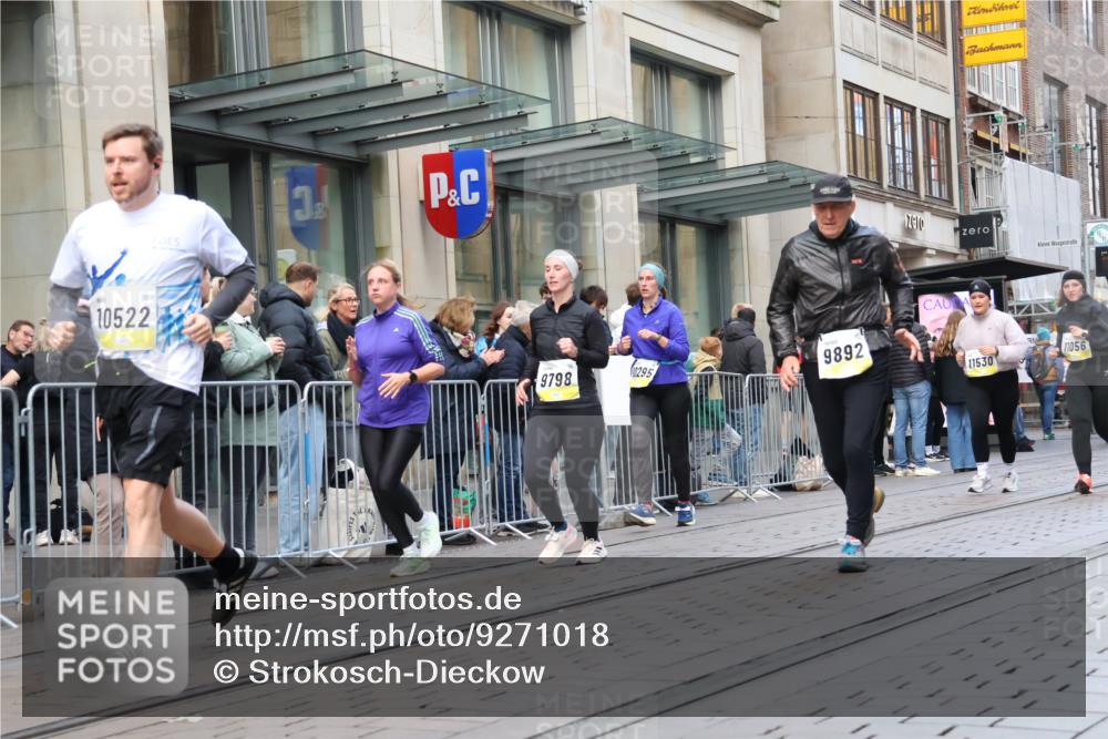 05.10.2025 - 20. swb-Marathon Bremen Strokosch-Dieckow http://msf.ph/oto/9271018 05.10.2025 11:08:51 Ziel 9632, 9798, 9815, 9848, 9892, 10087, 10295, 10315, 10458, 10522, 10784, 11056, 11126, 11142, 11379, 11437, 11530, 11674, 9632, 9798, 9815, 9848, 9892, 10087, 10295, 10315, 10458, 10522, 10784, 11056, 11126, 11142, 11379, 11437, 11530, 11674 meine-sportfotos.de