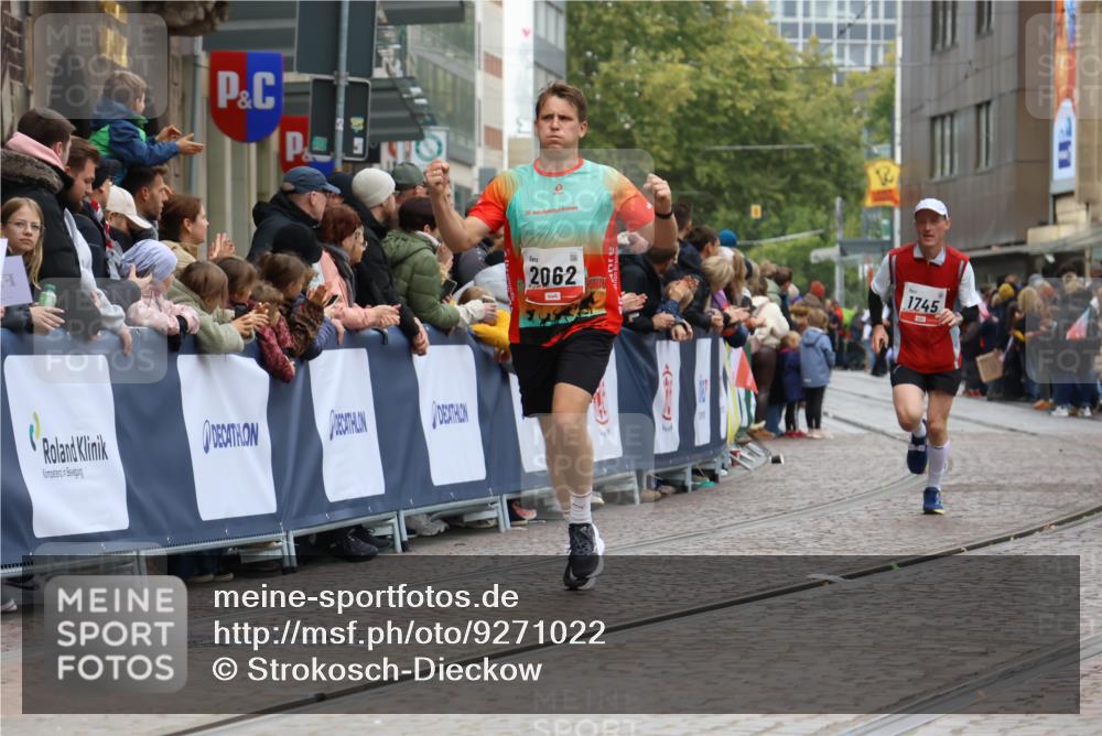 05.10.2025 - 20. swb-Marathon Bremen Strokosch-Dieckow http://msf.ph/oto/9271022 05.10.2025 13:01:55 Ziel 1745, 2062 meine-sportfotos.de