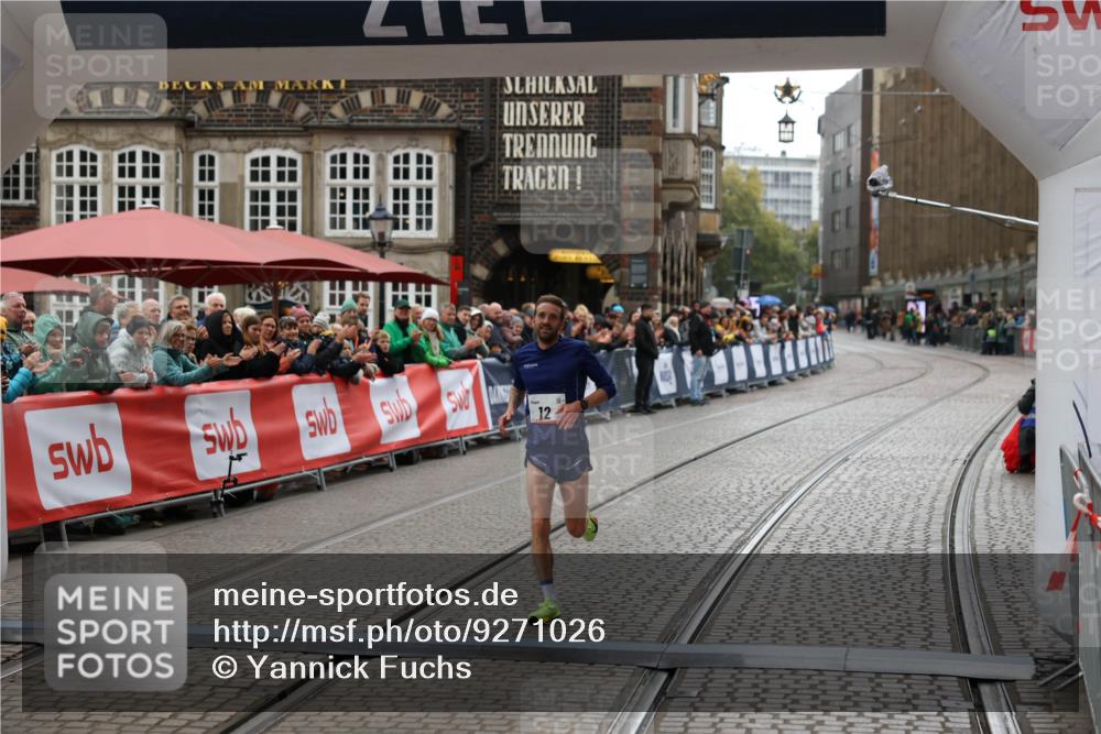 05.10.2025 - 20. swb-Marathon Bremen Yannick Fuchs http://msf.ph/oto/9271026 05.10.2025 12:15:44 Ziel 12 meine-sportfotos.de