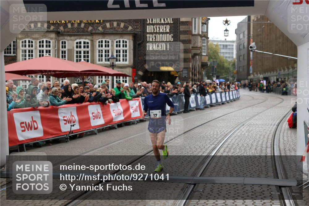 05.10.2025 - 20. swb-Marathon Bremen Yannick Fuchs http://msf.ph/oto/9271041 05.10.2025 12:15:44 Ziel 12 meine-sportfotos.de