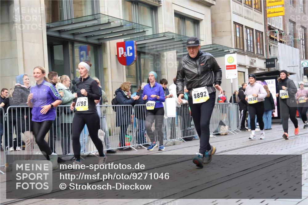 05.10.2025 - 20. swb-Marathon Bremen Strokosch-Dieckow http://msf.ph/oto/9271046 05.10.2025 11:08:52 Ziel 9632, 9798, 9815, 9848, 9892, 10295, 10315, 10458, 10522, 10784, 11056, 11218, 11379, 11437, 11530, 11674, 9632, 9798, 9815, 9848, 9892, 10295, 10315, 10458, 10522, 10784, 11056, 11218, 11379, 11437, 11530, 11674 meine-sportfotos.de