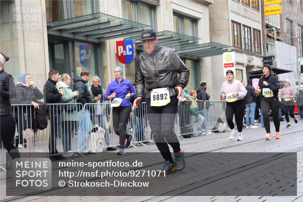 05.10.2025 - 20. swb-Marathon Bremen Strokosch-Dieckow http://msf.ph/oto/9271071 05.10.2025 11:08:53 Ziel 9632, 9798, 9815, 9848, 9892, 10214, 10295, 10315, 10458, 10522, 10784, 11037, 11056, 11218, 11379, 11437, 11530, 11674, 9632, 9798, 9815, 9848, 9892, 10214, 10295, 10315, 10458, 10522, 10784, 11037, 11056, 11218, 11379, 11437, 11530, 11674 meine-sportfotos.de