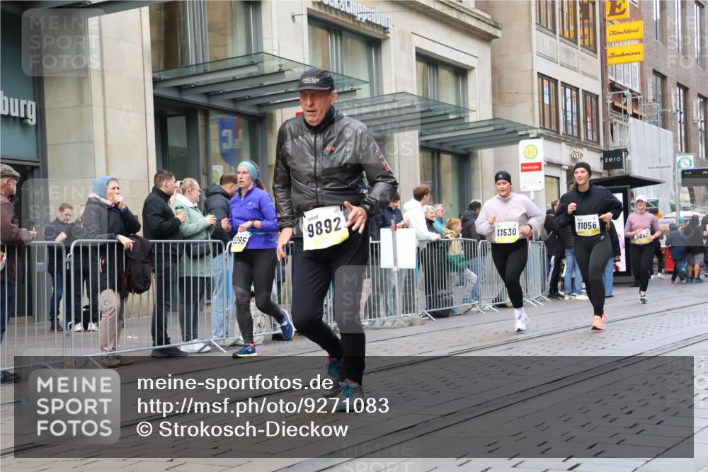 05.10.2025 - 20. swb-Marathon Bremen Strokosch-Dieckow http://msf.ph/oto/9271083 05.10.2025 11:08:53 Ziel 9632, 9798, 9815, 9848, 9892, 10214, 10295, 10315, 10458, 10522, 10784, 11037, 11056, 11218, 11379, 11437, 11530, 11674, 9632, 9798, 9815, 9848, 9892, 10214, 10295, 10315, 10458, 10522, 10784, 11037, 11056, 11218, 11379, 11437, 11530, 11674 meine-sportfotos.de