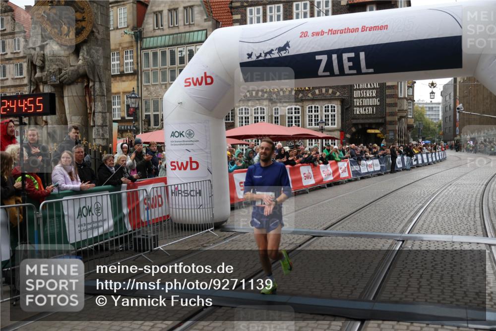 05.10.2025 - 20. swb-Marathon Bremen Yannick Fuchs http://msf.ph/oto/9271139 05.10.2025 12:15:45 Ziel 12 meine-sportfotos.de