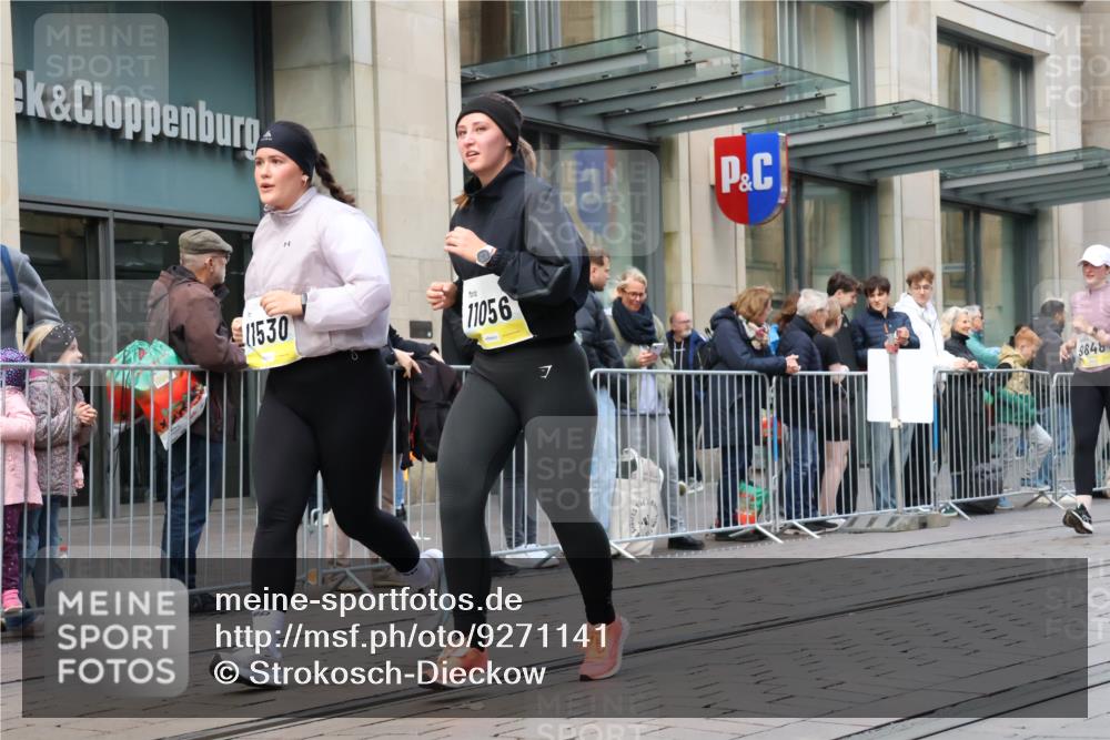 05.10.2025 - 20. swb-Marathon Bremen Strokosch-Dieckow http://msf.ph/oto/9271141 05.10.2025 11:08:55 Ziel 9493, 9632, 9649, 9798, 9815, 9848, 9892, 9945, 10214, 10295, 10315, 10522, 10784, 11037, 11056, 11218, 11379, 11437, 11530, 11674, 9493, 9632, 9649, 9798, 9815, 9848, 9892, 9945, 10214, 10295, 10315, 10522, 10784, 11037, 11056, 11218, 11379, 11437, 11530, 11674 meine-sportfotos.de